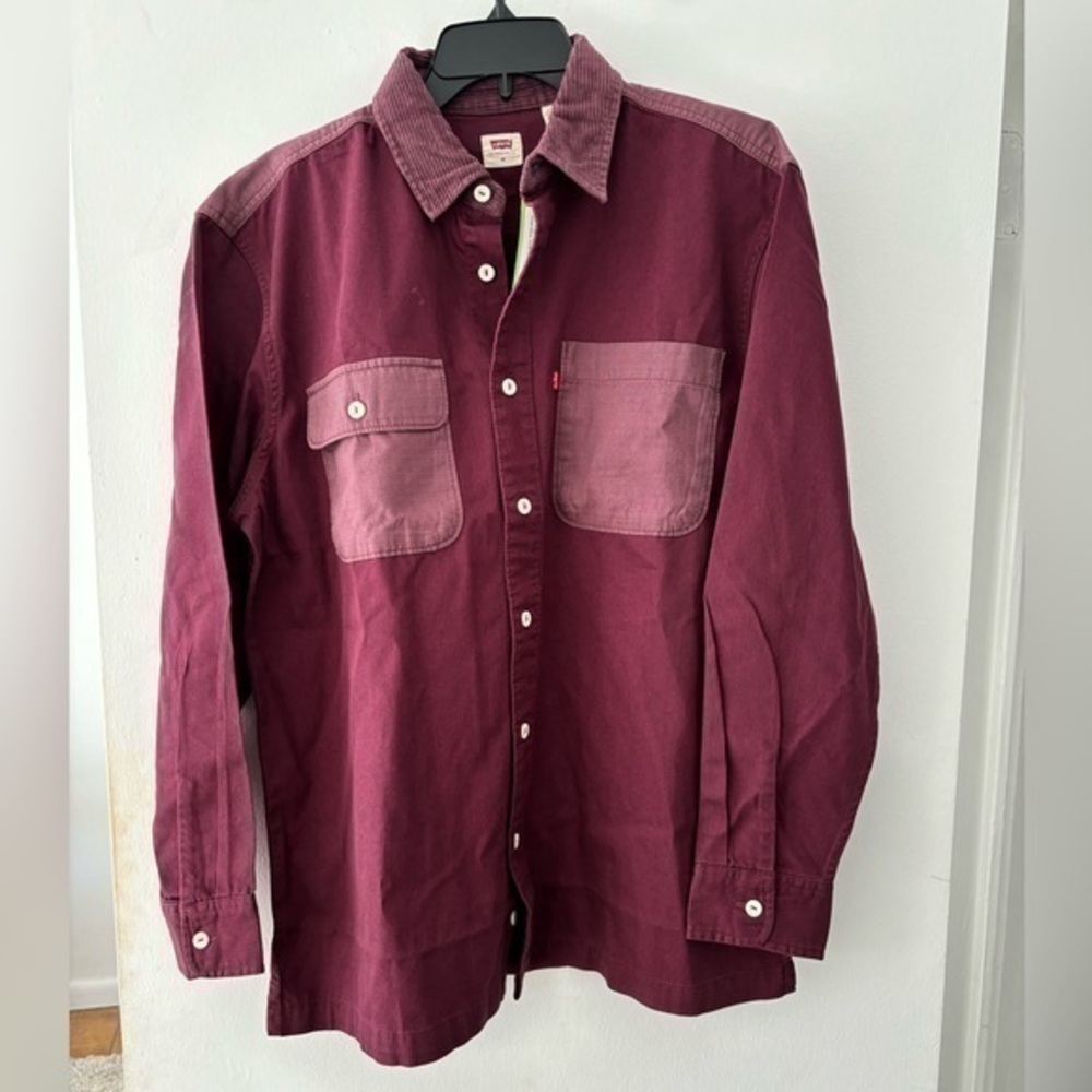 NWT! Levi’s Men’s Button Down Burgundy Shirt Size Medium